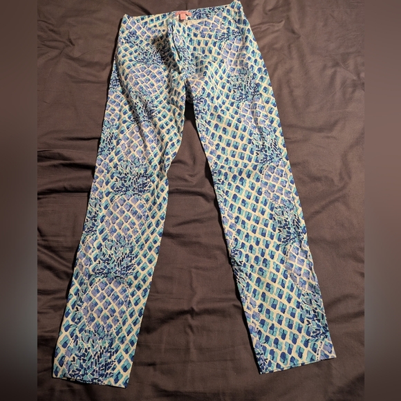 Lilly Pulitzer Kelly Cropped Pants In Blue Pineapple Pattern - Picture 2 of 3